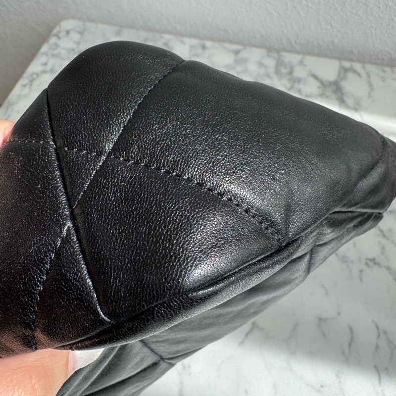 Chanel黑色菱格19金釦26-12