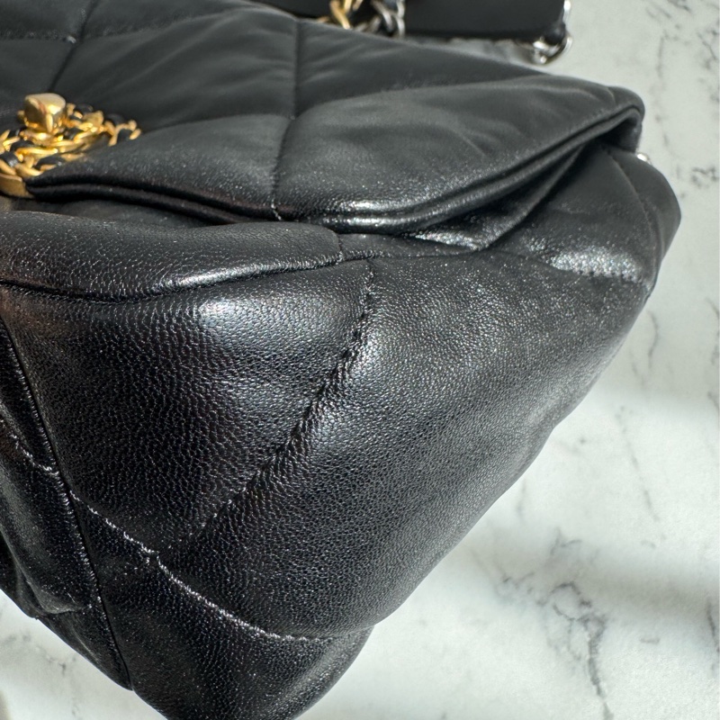 Chanel黑色菱格19金釦26-13