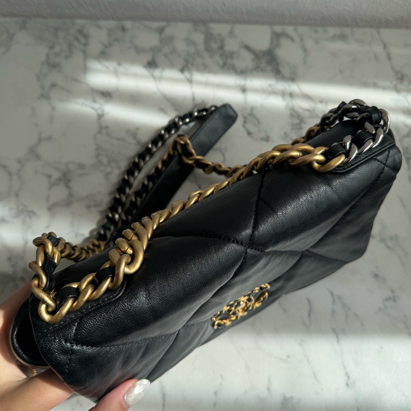 Chanel黑色菱格19金釦26-15