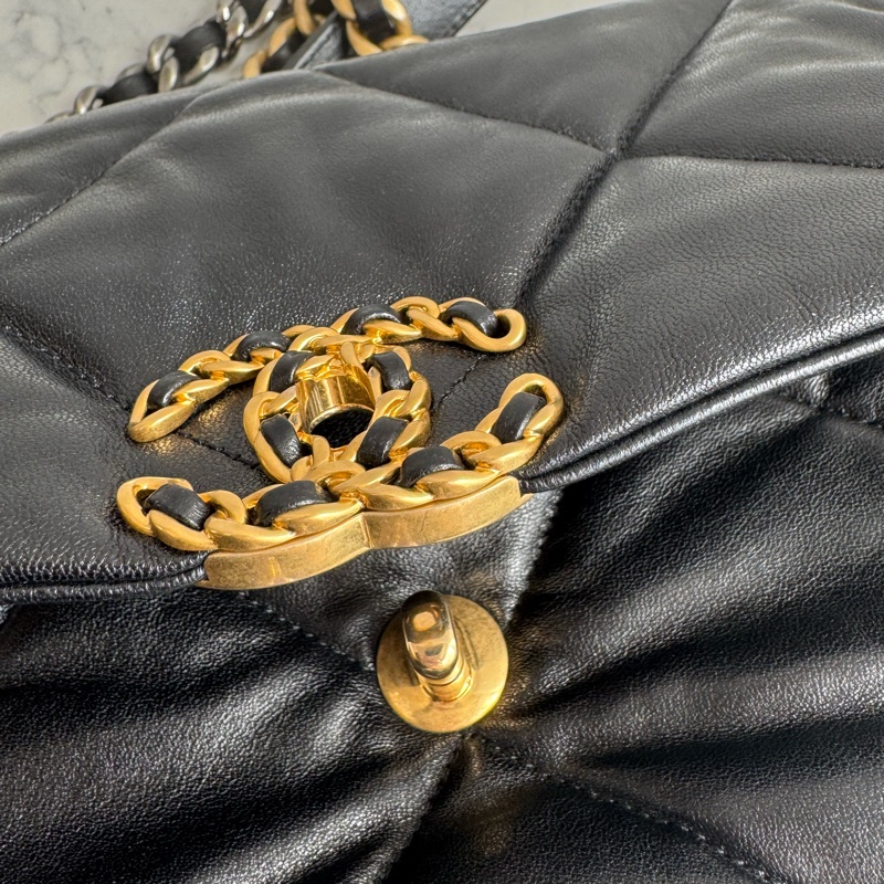 Chanel黑色菱格19金釦26-16