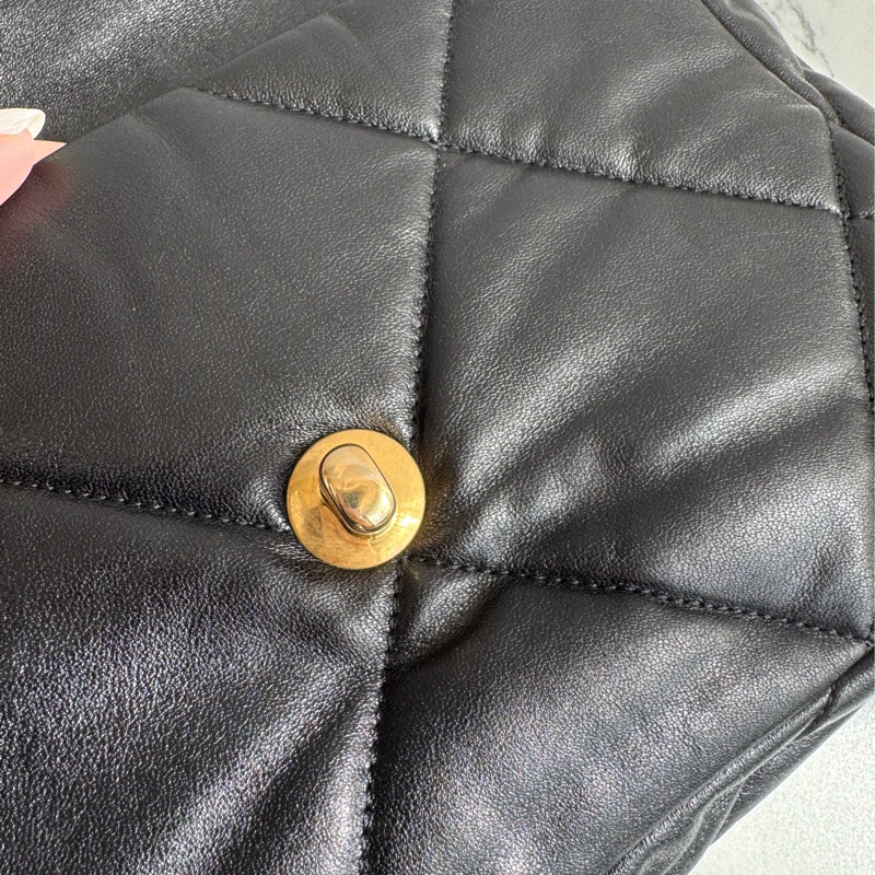 Chanel黑色菱格19金釦26-21