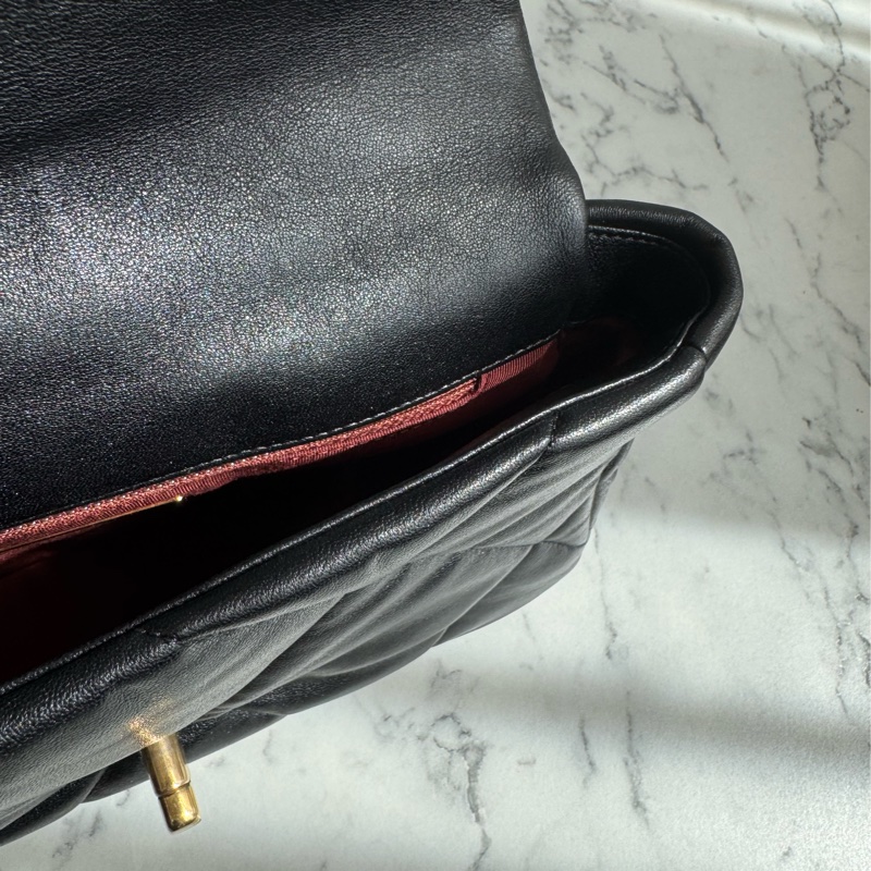 Chanel黑色菱格19金釦26-27