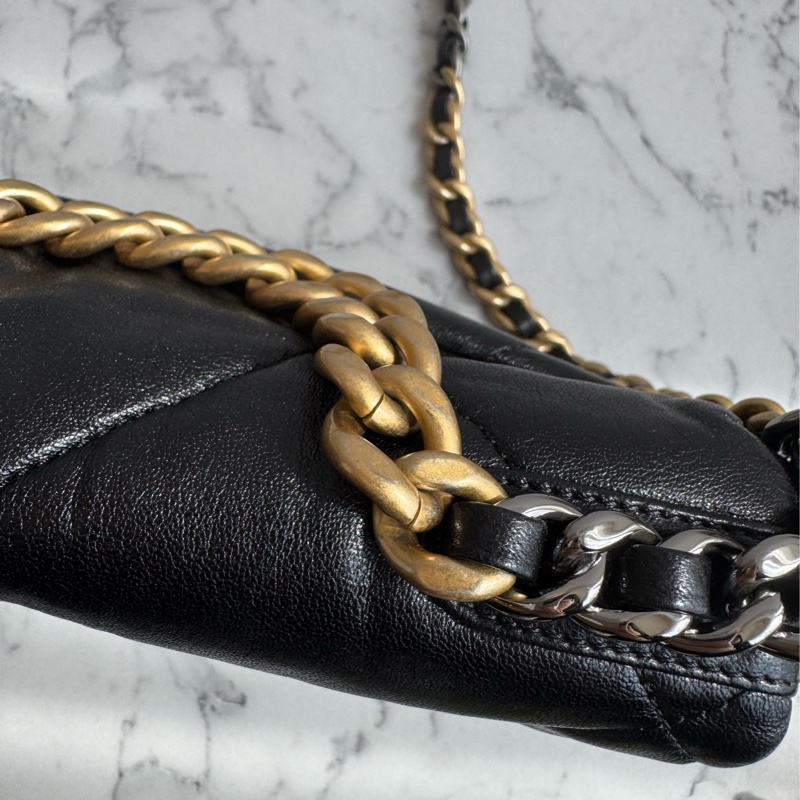 Chanel黑色菱格19金釦26-47