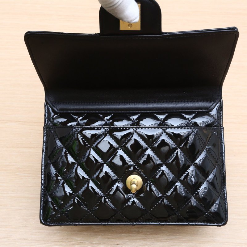 CHANEL 黑色漆皮晶片開金扣23K黑金晚宴包蛙口包夾子包肩背包-2