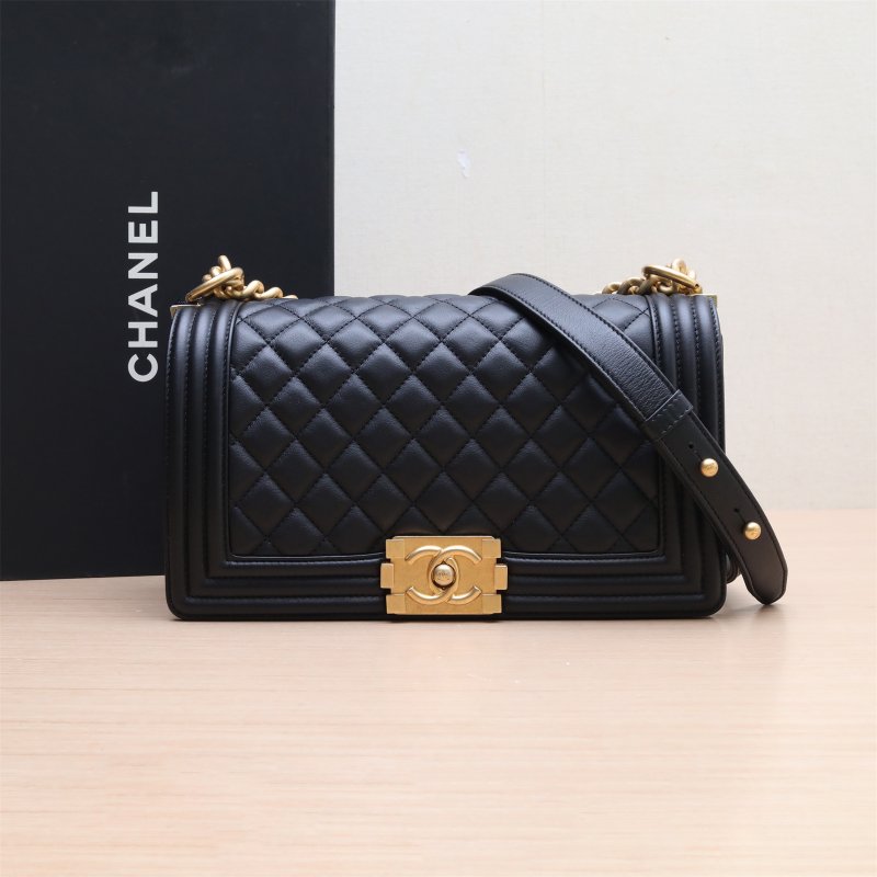 CHANEL Leboy中號25黑色牛皮晶片開金扣菱格紋肩背包-0