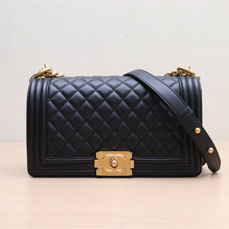 CHANEL Leboy中號25黑色牛皮晶片開金扣菱格紋肩背包-1