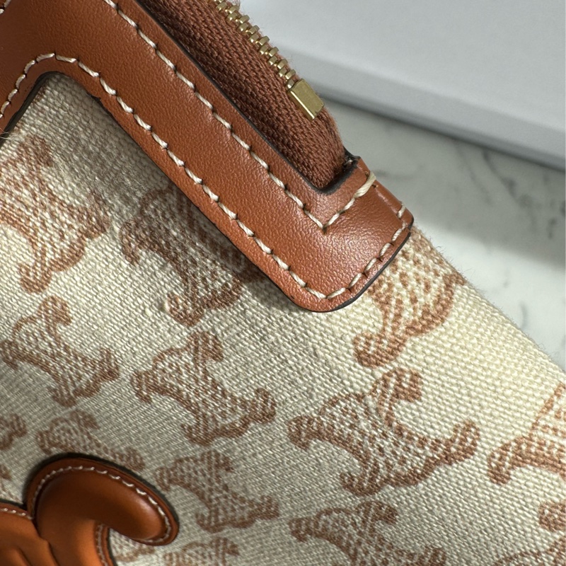 Celine白/咖老花手拿包-22