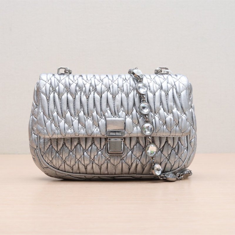 MIU MIU 寶石鏈條包銀色牛皮肩背包-1