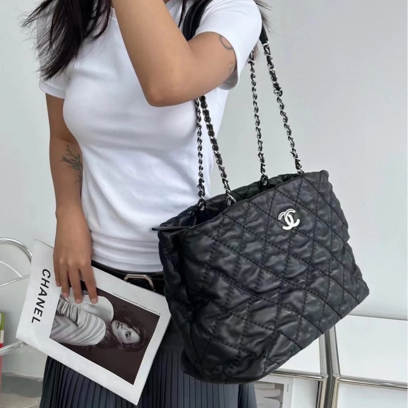 Chanel 黑銀 皺摺牛皮 外縫線泡芙雲朵tote托特  尺寸約37*21*17-0