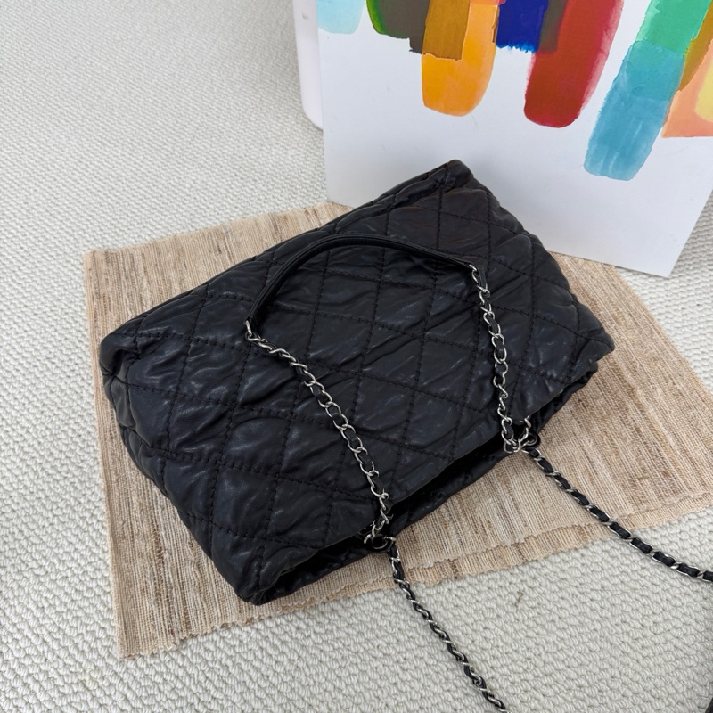 Chanel 黑銀 皺摺牛皮 外縫線泡芙雲朵tote托特  尺寸約37*21*17-3