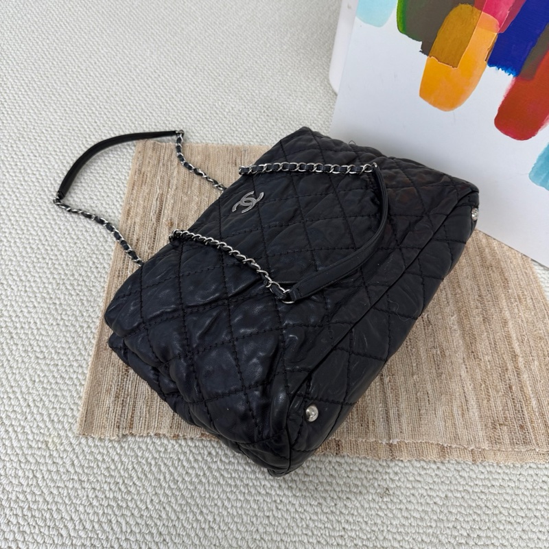 Chanel 黑銀 皺摺牛皮 外縫線泡芙雲朵tote托特  尺寸約37*21*17-4
