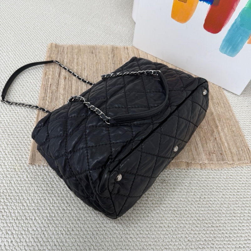 Chanel 黑銀 皺摺牛皮 外縫線泡芙雲朵tote托特  尺寸約37*21*17-8