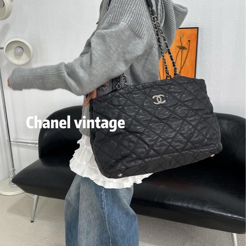 Chanel 黑銀 皺摺牛皮 外縫線泡芙雲朵tote托特  尺寸約37*21*17-9