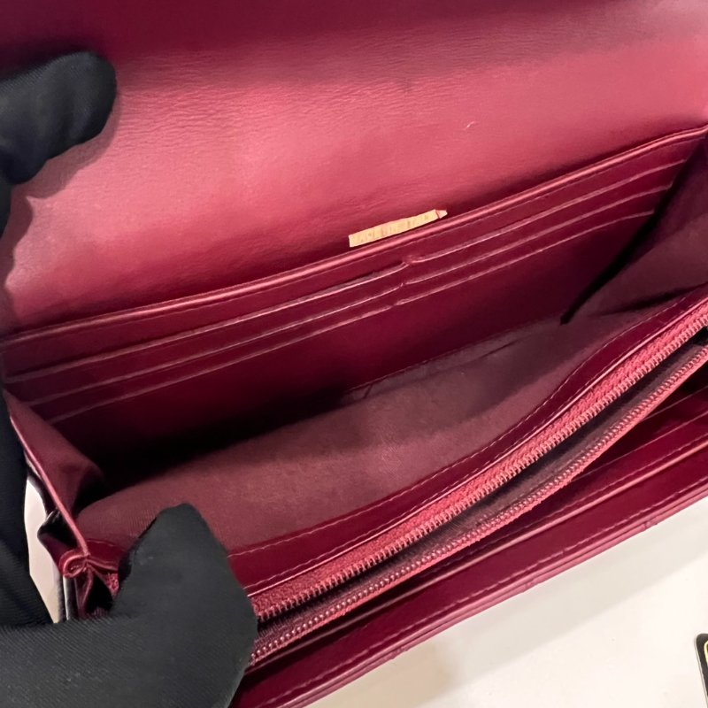 CHANEL 22開 酒紅金扣BOY羊皮掀蓋長夾-6