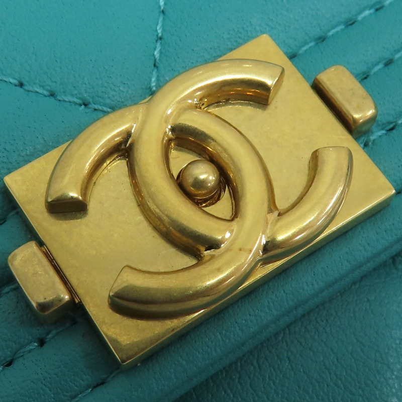 綠色羊皮 BOY 名片夾【CHANEL 香奈兒】 A80603-15