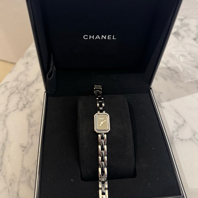 chanel黑色鑲鑽銀錶帶首映表-0