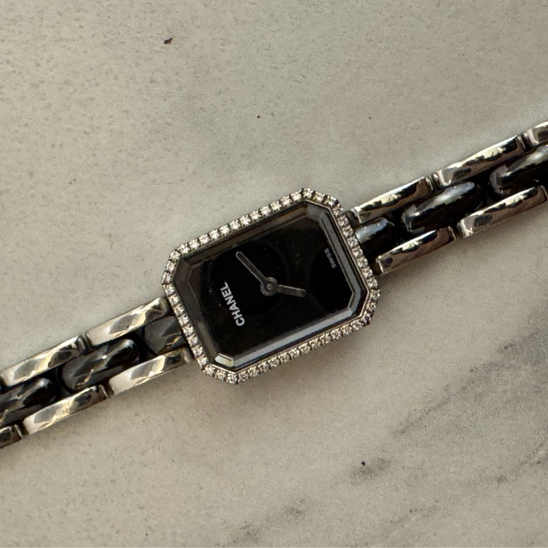 chanel黑色鑲鑽銀錶帶首映表-1