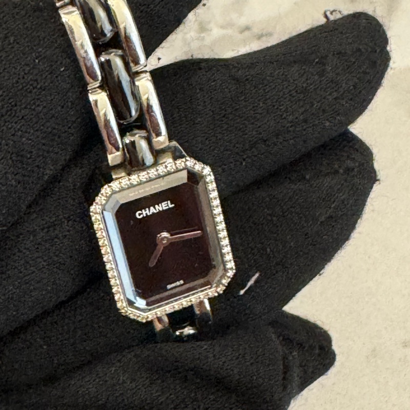 chanel黑色鑲鑽銀錶帶首映表-3