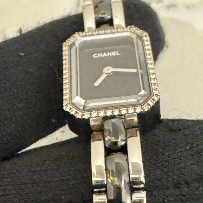 chanel黑色鑲鑽銀錶帶首映表-6