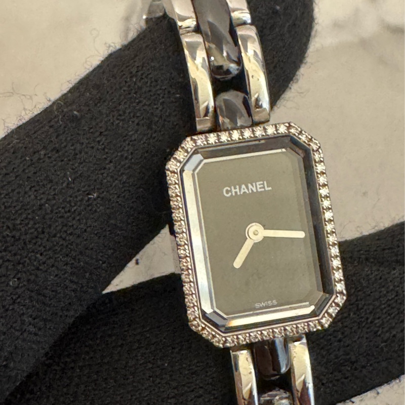 chanel黑色鑲鑽銀錶帶首映表-7