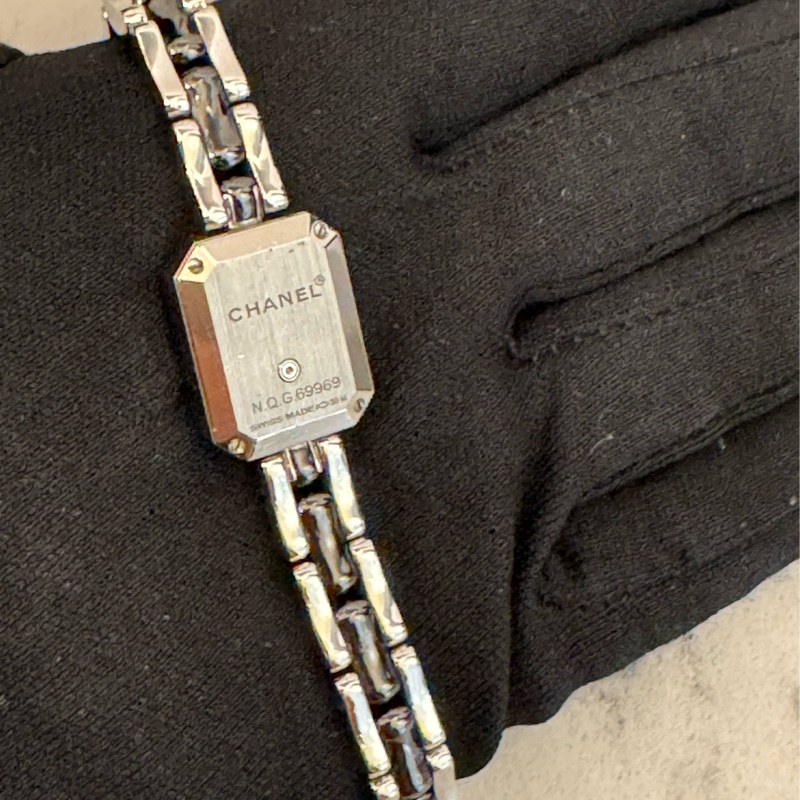 chanel黑色鑲鑽銀錶帶首映表-8