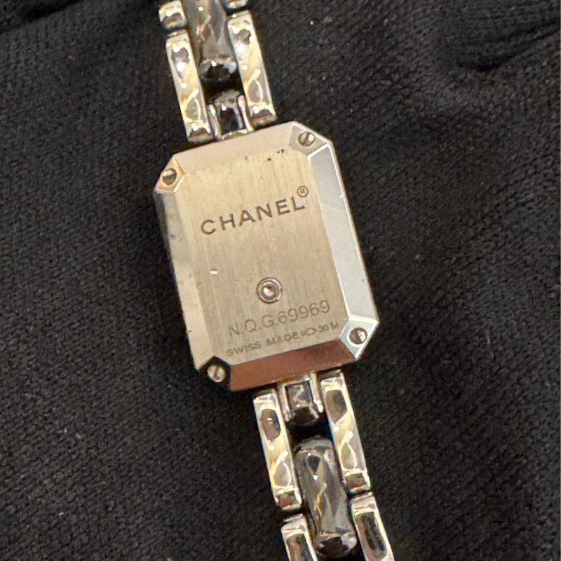 chanel黑色鑲鑽銀錶帶首映表-9