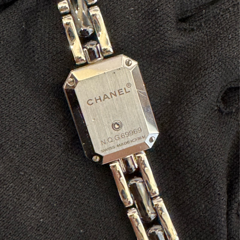 chanel黑色鑲鑽銀錶帶首映表-10