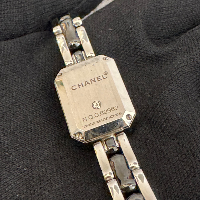 chanel黑色鑲鑽銀錶帶首映表-11