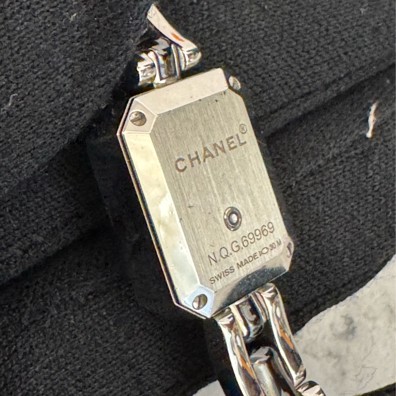 chanel黑色鑲鑽銀錶帶首映表-15