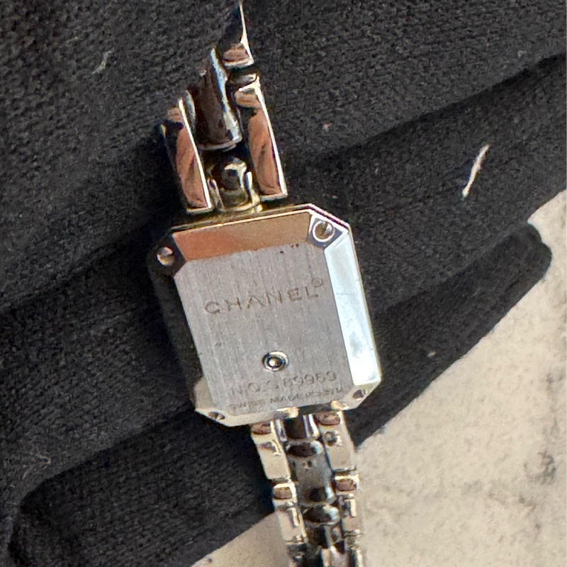 chanel黑色鑲鑽銀錶帶首映表-18