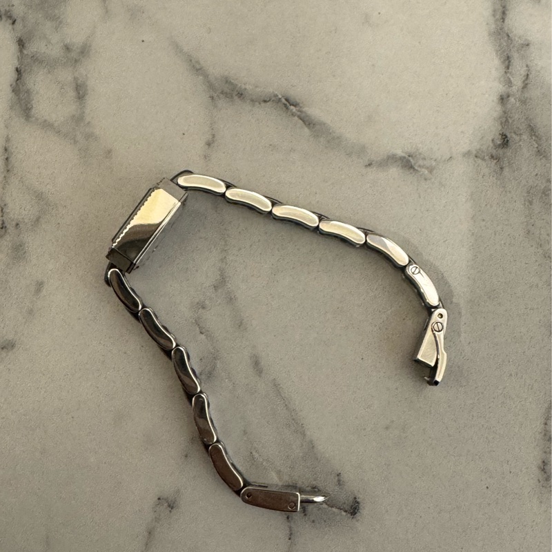 chanel黑色鑲鑽銀錶帶首映表-30