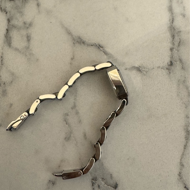 chanel黑色鑲鑽銀錶帶首映表-31