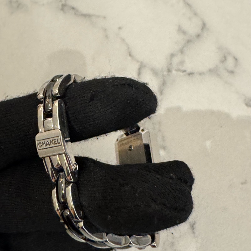 chanel黑色鑲鑽銀錶帶首映表-33