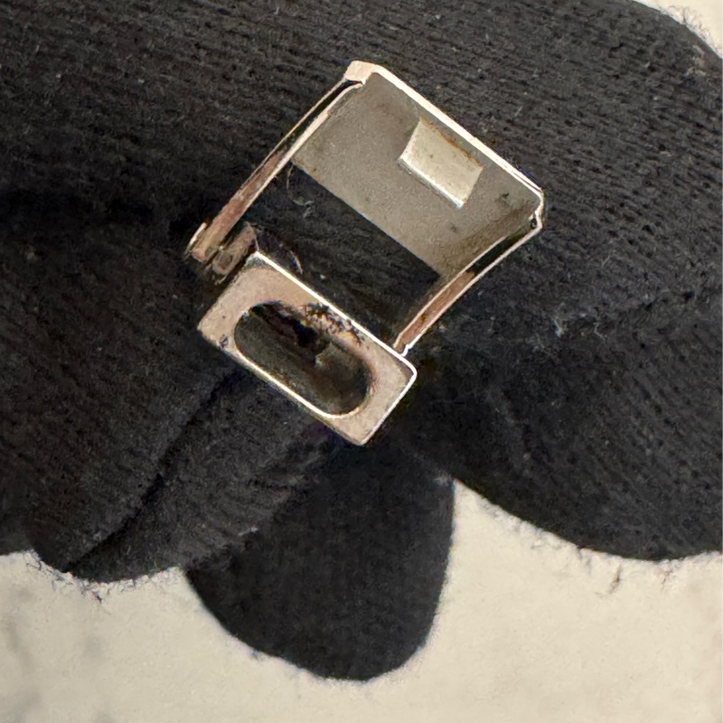 chanel黑色鑲鑽銀錶帶首映表-35