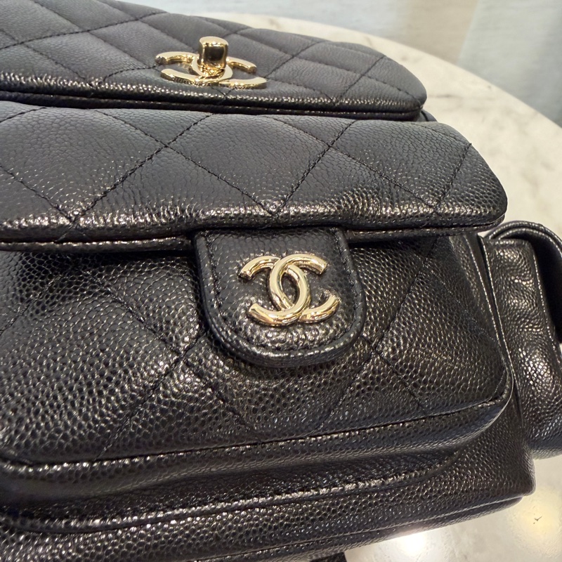 Chanel 黑荔枝皮金釦Duma手提後背包AS4398-10