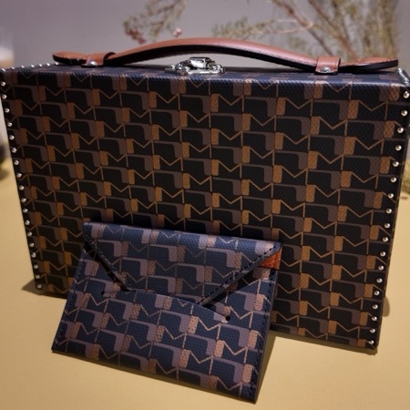 Moynat Little Suitcase Tolie 1920 碳黑與古銅箱包-2