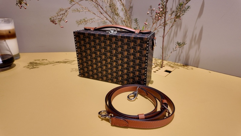 Moynat Little Suitcase Tolie 1920 碳黑與古銅箱包-5