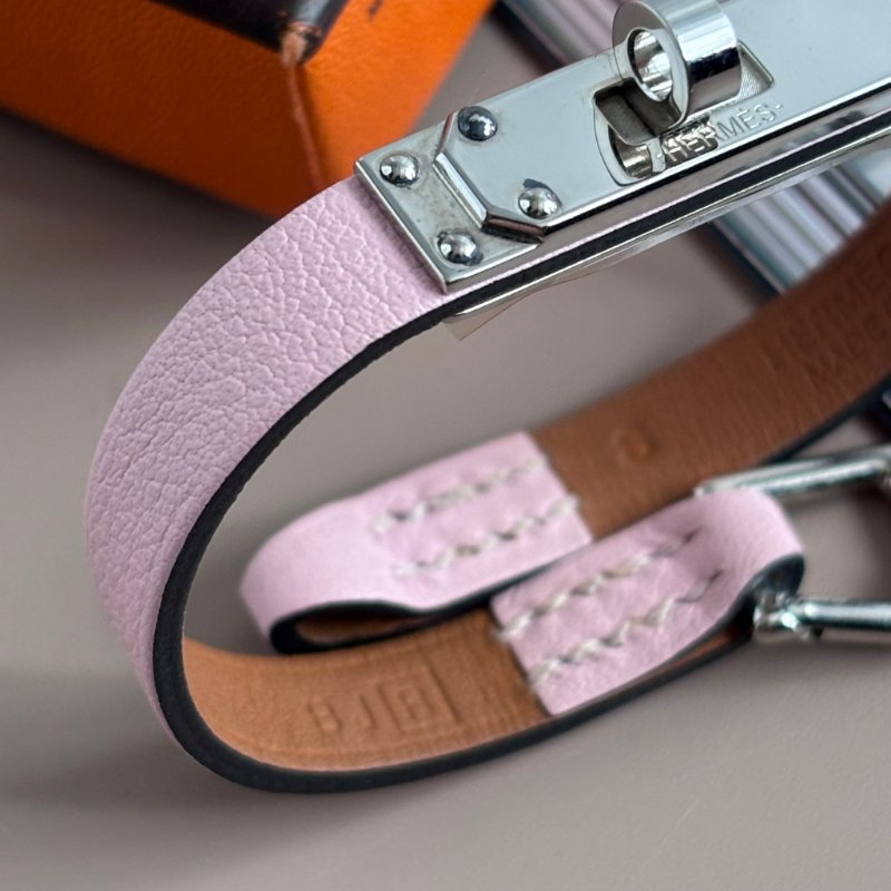 ::HERMES:: Micro kelly金屬銀釦櫻花粉小牛皮單圈手環-5