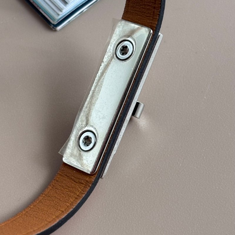 ::HERMES:: Micro kelly金屬銀釦櫻花粉小牛皮單圈手環-7