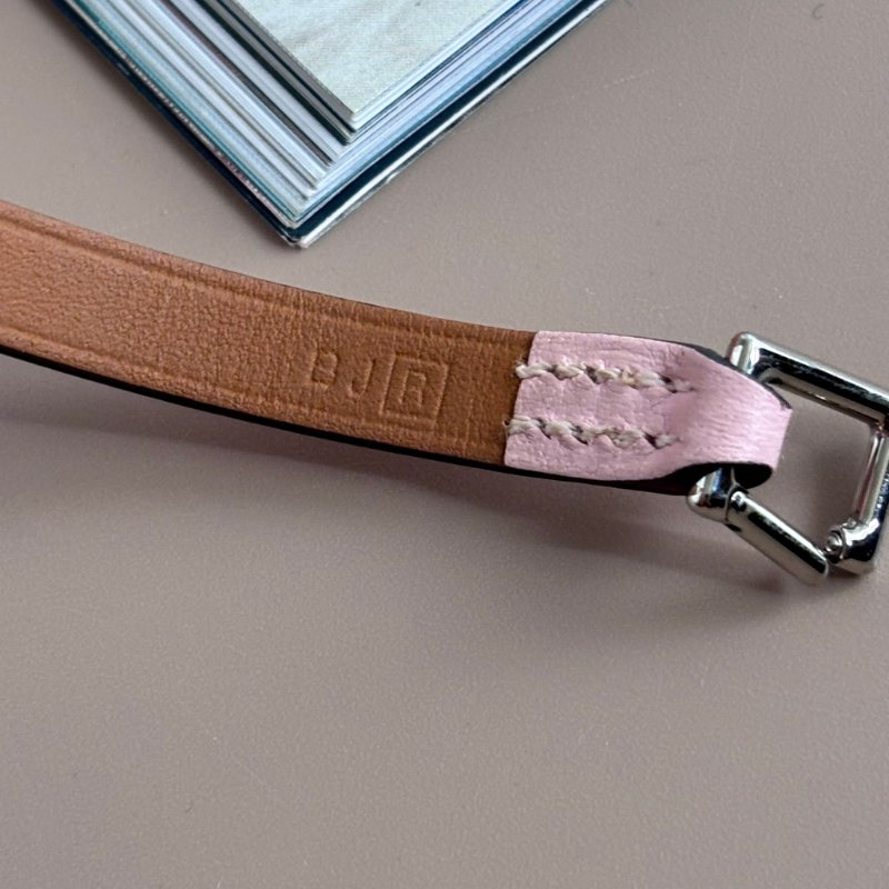 ::HERMES:: Micro kelly金屬銀釦櫻花粉小牛皮單圈手環-8