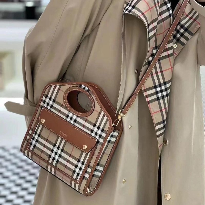 Burberry Pocket 格紋包 斜背包 23X6X27公分-0