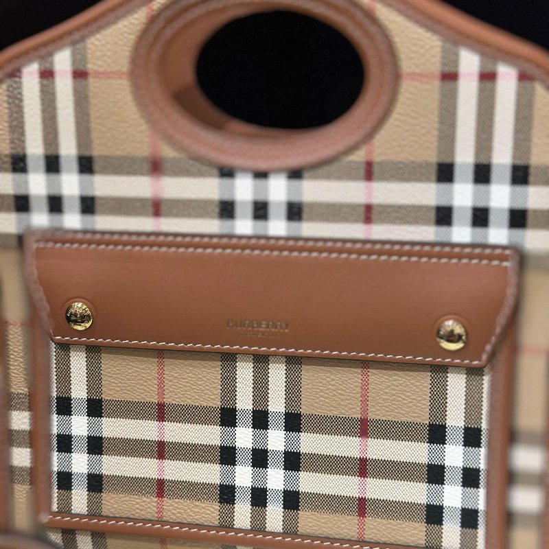 Burberry Pocket 格紋包 斜背包 23X6X27公分-7