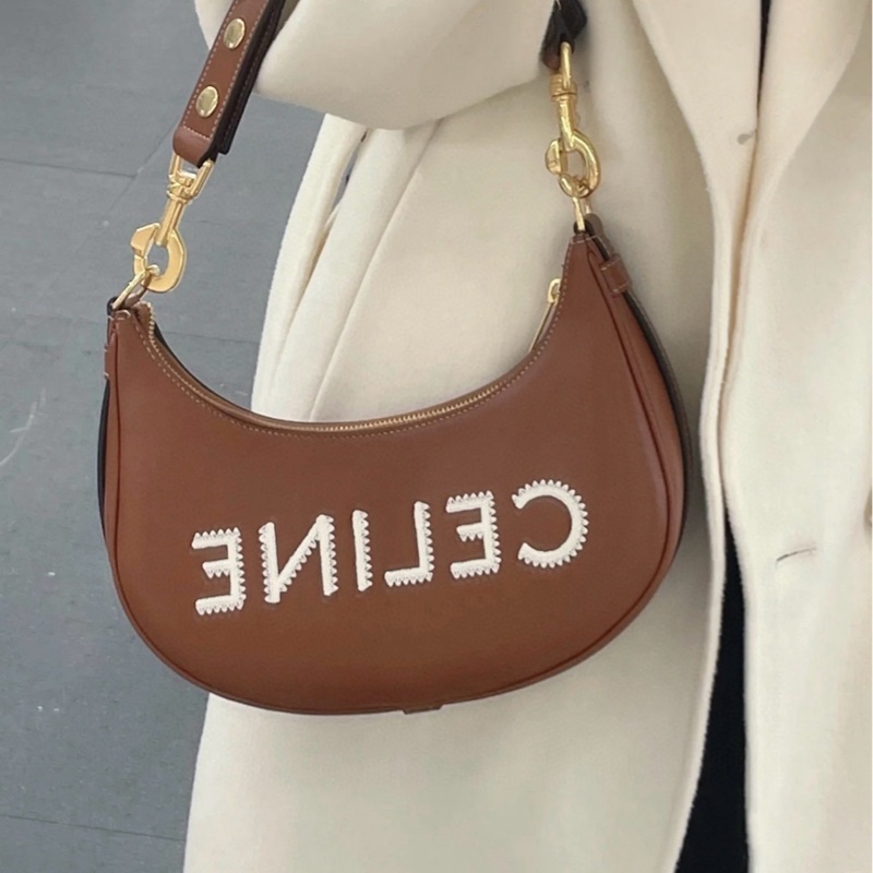 Celine 焦糖色全皮新款Ava月牙包 尺寸約24*18*7 限量款蕾絲字母 肩帶可拆可調節長短-3