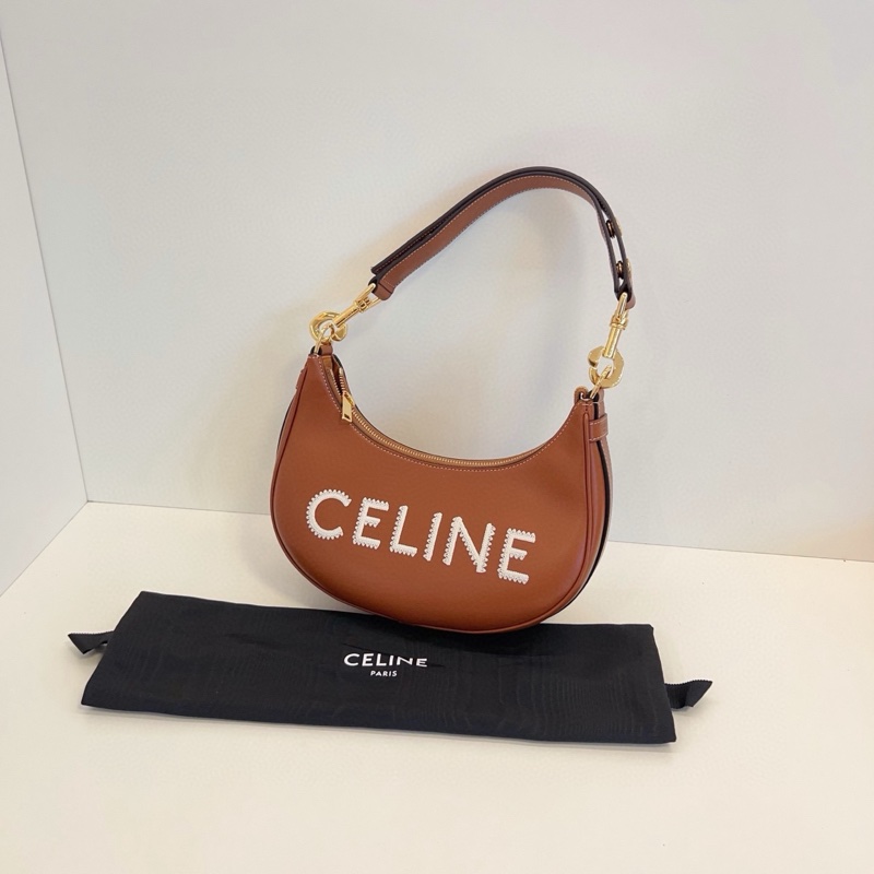 Celine 焦糖色全皮新款Ava月牙包 尺寸約24*18*7 限量款蕾絲字母 肩帶可拆可調節長短-7