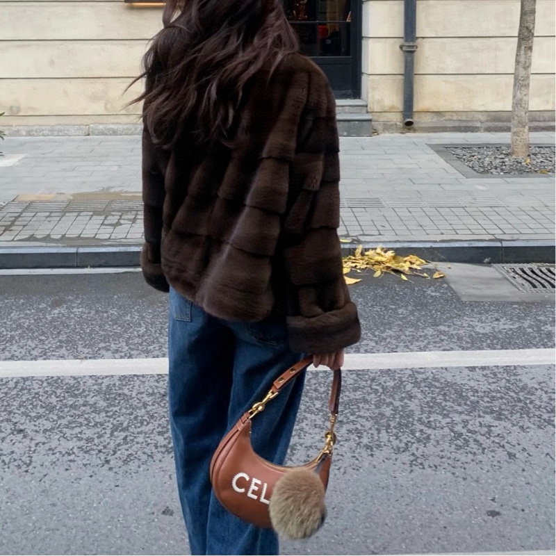 Celine 焦糖色全皮新款Ava月牙包 尺寸約24*18*7 限量款蕾絲字母 肩帶可拆可調節長短-8