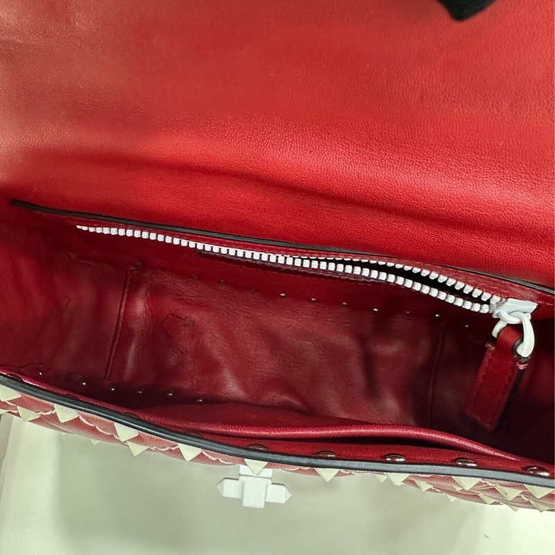 VALENTINO/華倫天奴 Rockstud Spike 紅色白色磨砂扣 皮革鉚釘裝飾手袋鏈條包 尺寸：23*6.5*15cm-9