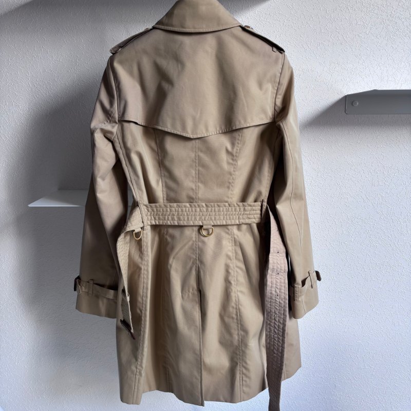 欲購買 看內文:) ::BURBERRY:: Chelsea Heritage 卡其色經典風衣外套 UK6號-1