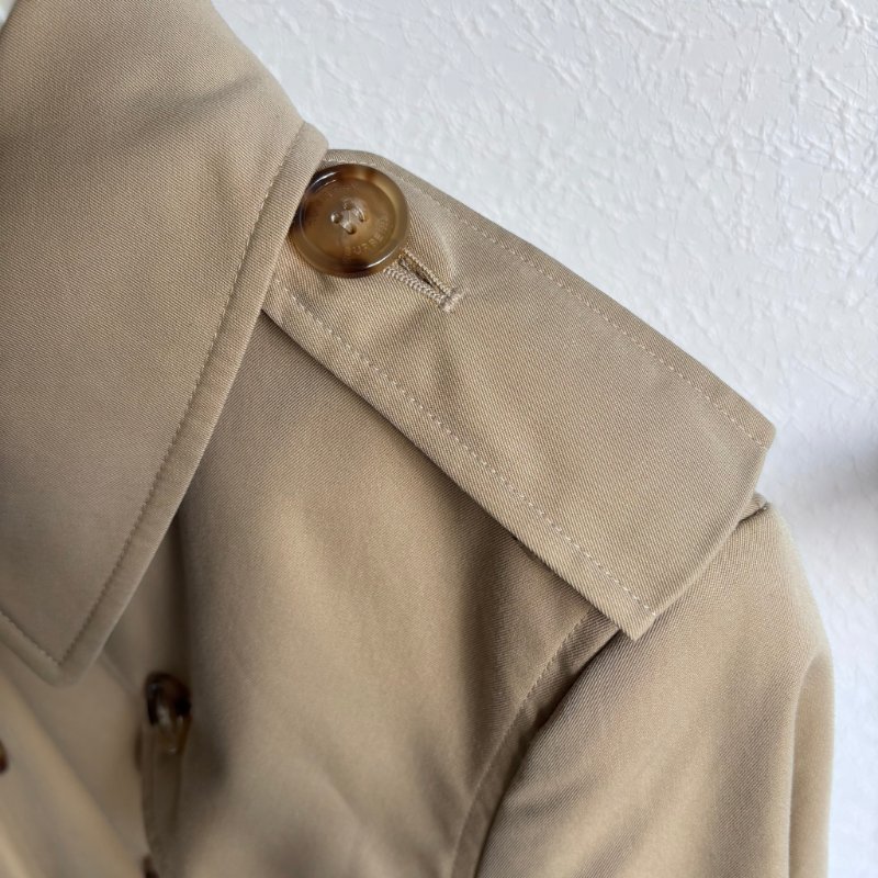 欲購買 看內文:) ::BURBERRY:: Chelsea Heritage 卡其色經典風衣外套 UK6號-14