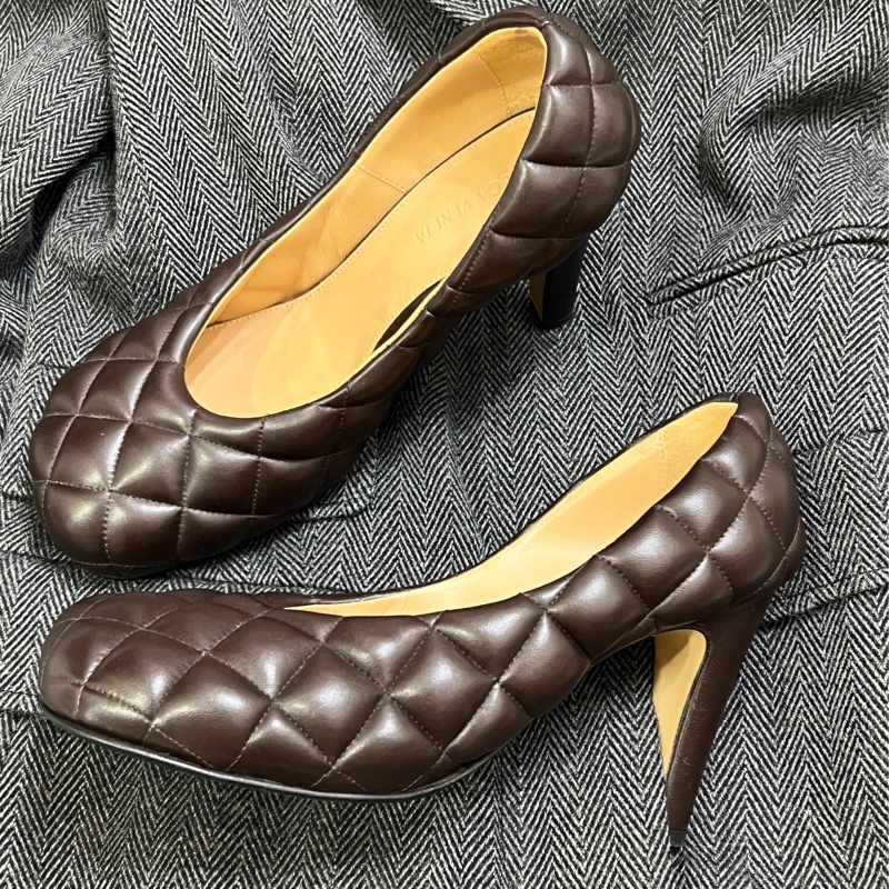 Bottega Veneta BV 菱格菠蘿跟鞋 深巧克力棕 🍁秋天必備-2