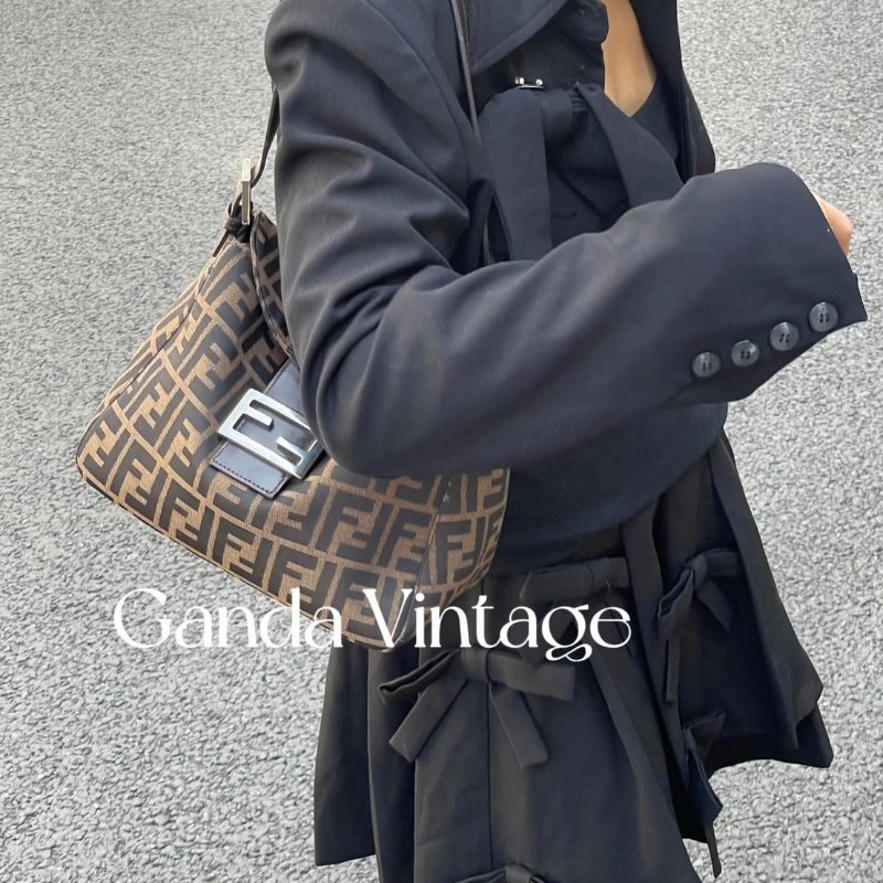 🏷Fendi．Vintage 老花翻蓋小胖丁-27